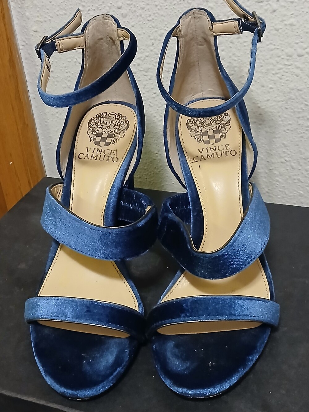 Vince Camuto Robeka Blue Velvet Ankle Strap Block Heel Sandals Size 7.5